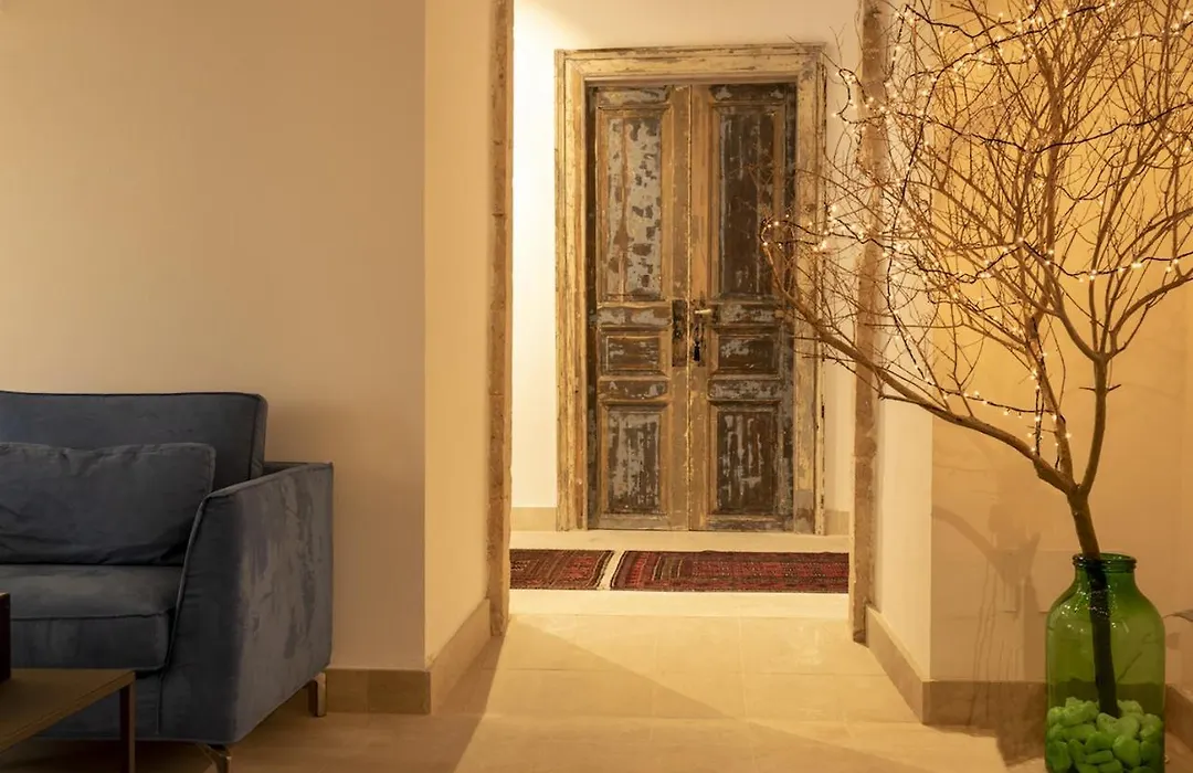 Isabella Di Castiglia Apartments-1