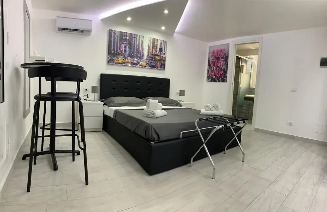Rossella'S Home-1