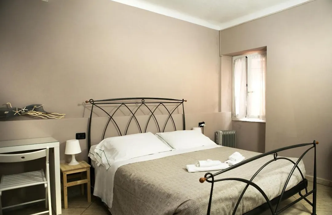 Vernazza2010 Rooms-1