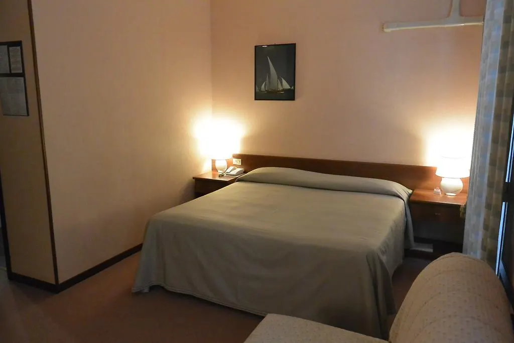 Hotel Des Artistes-1