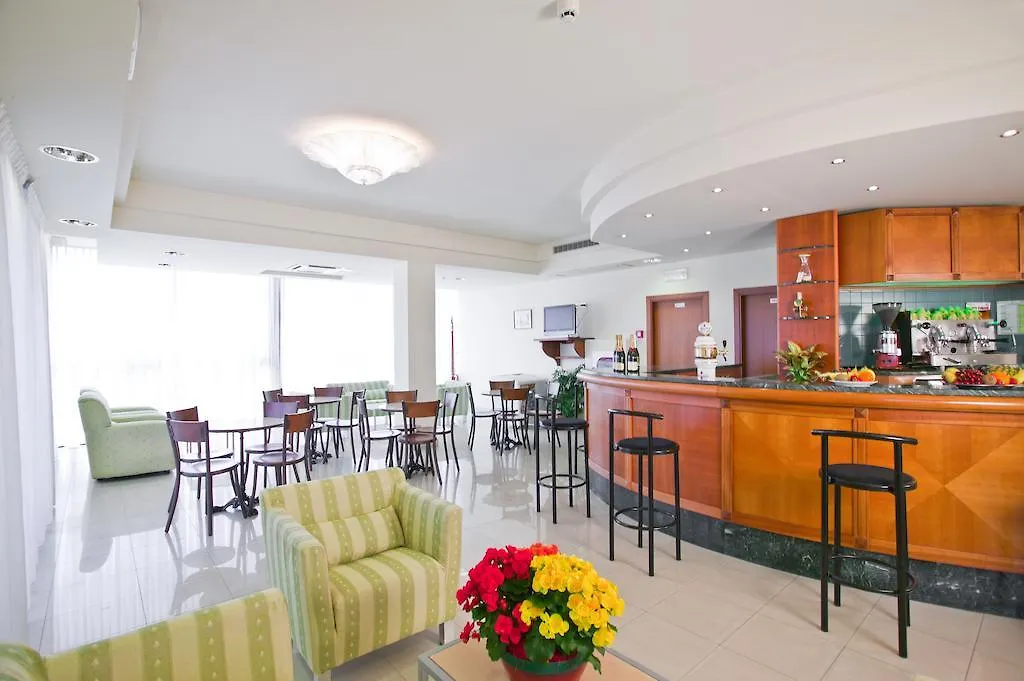 Hotel Globus-1