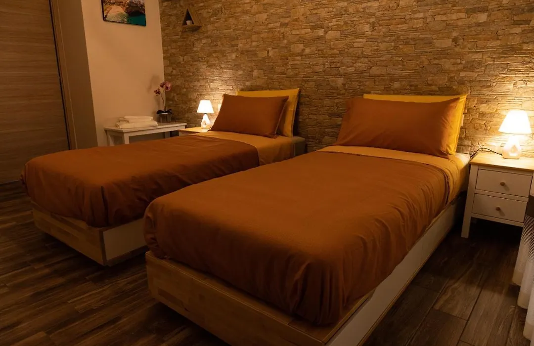 Tizzy Apartment&Rooms-1