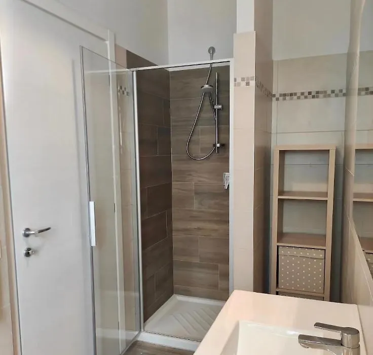 Rossetto e cocciolato - Stanza indipendente con bagno privato a Pesaro-1