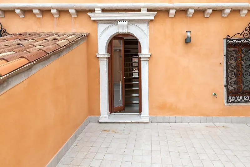 Charming Palace Corte Del Teatro-1