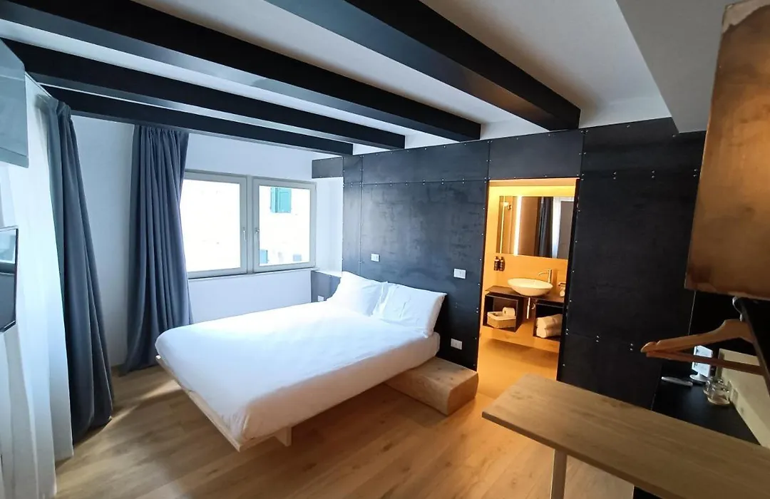 Le Meridiane Luxury Rooms In Trento-1