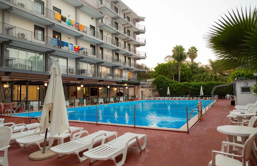 Wave Hotel-1