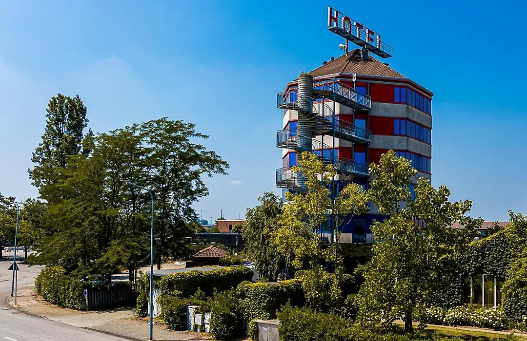Business Hotel-1