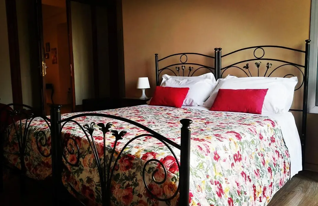 Acanthus B&B-1