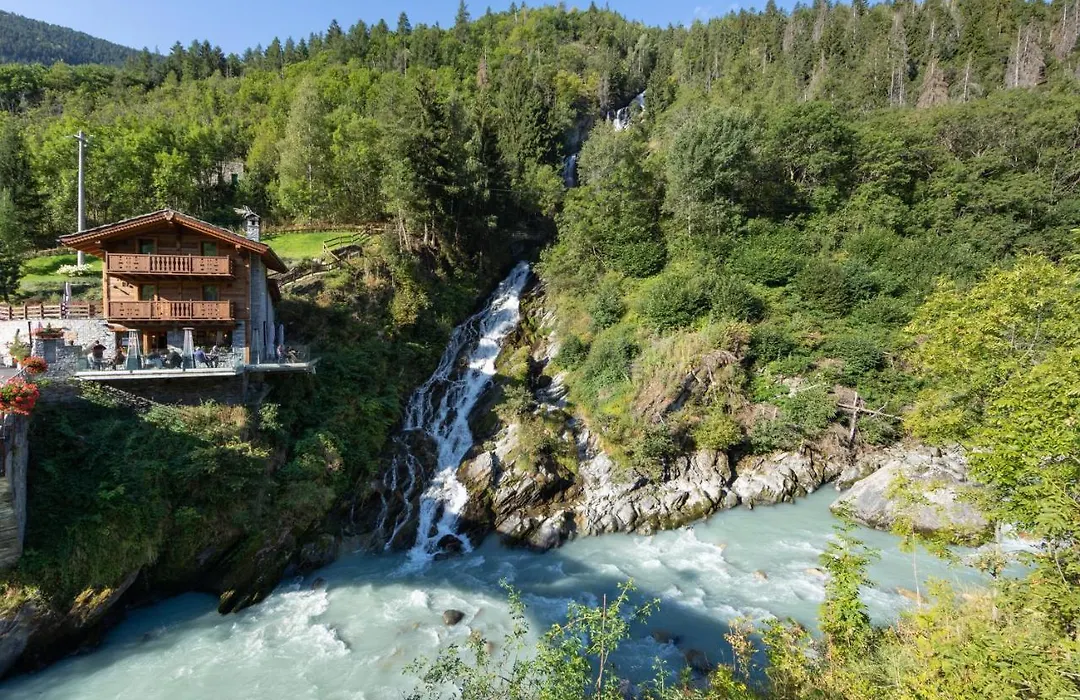 La Cascata Chambres D'Hotes-1