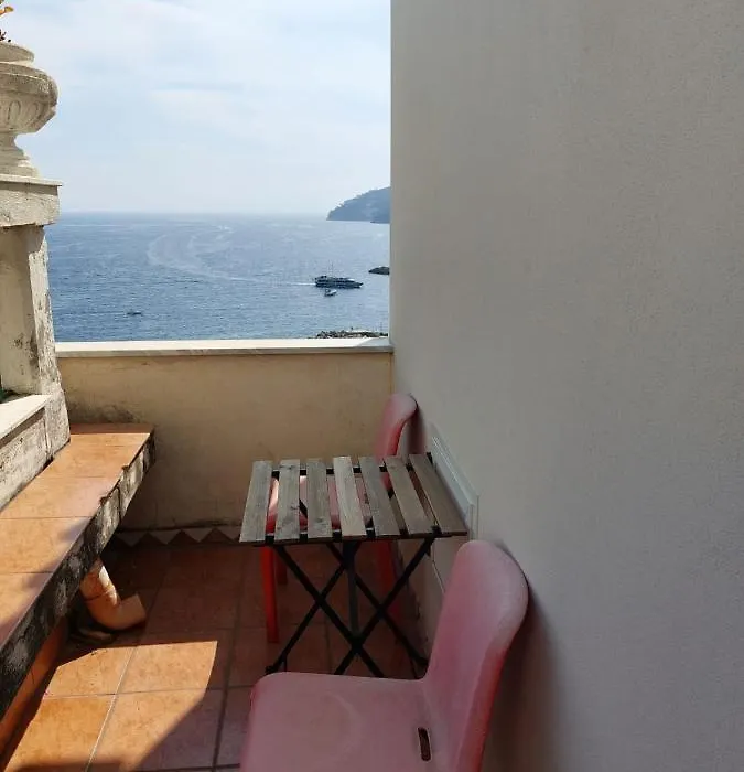 La Stanza Sul Porto Di Amalfi Camera Piccina Piccina Con Bagno Privato E Terrazzino Vista Mare-1