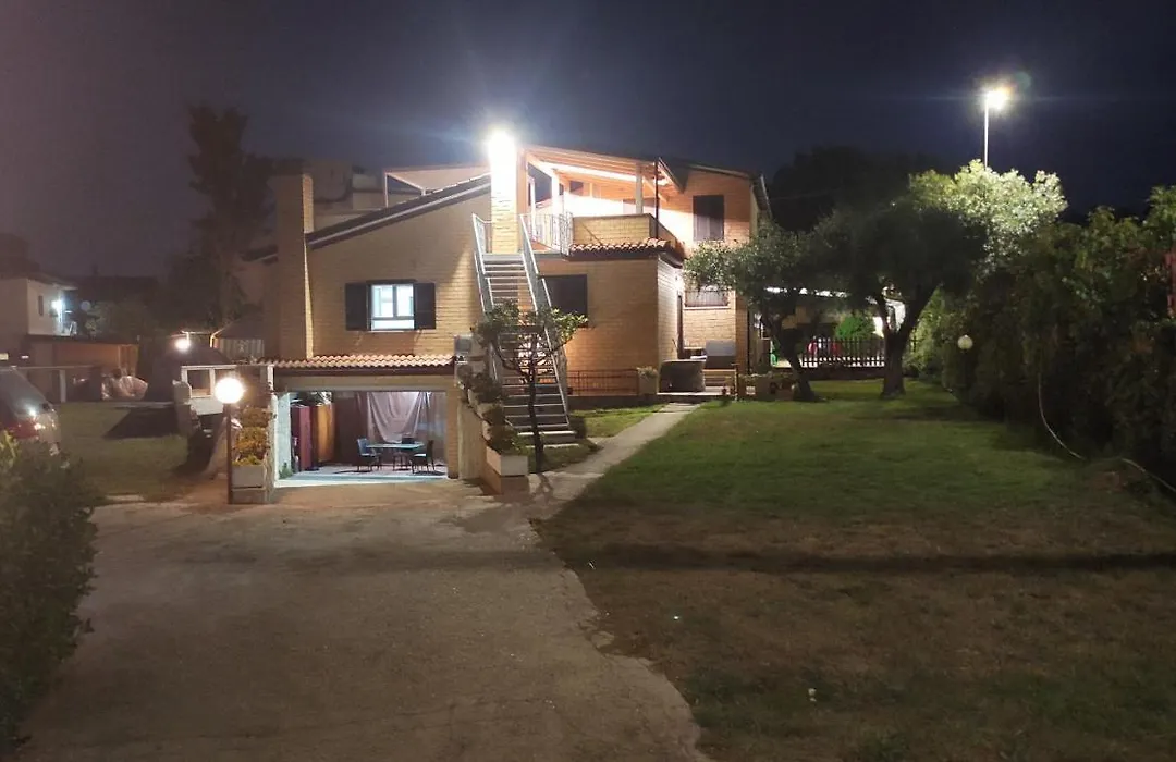 Monolocali e stanze in Villa a 350 mt spiaggia libera Lido delle Sirene-1