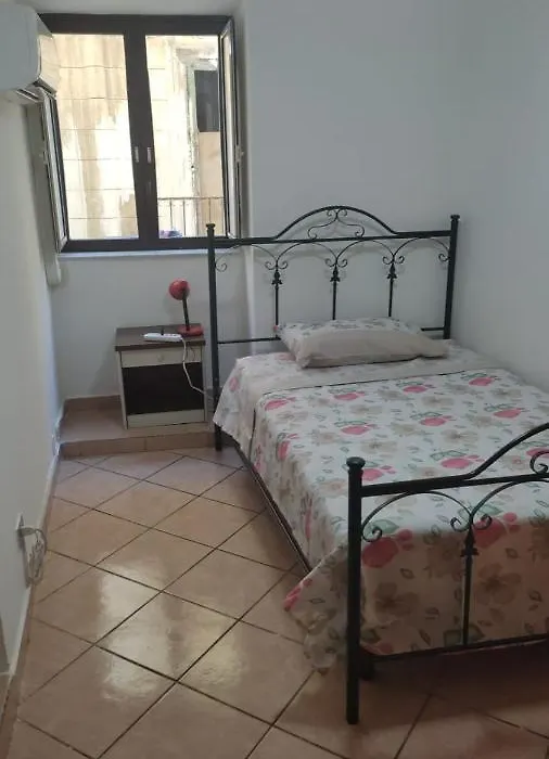 Cheap Central Room-1