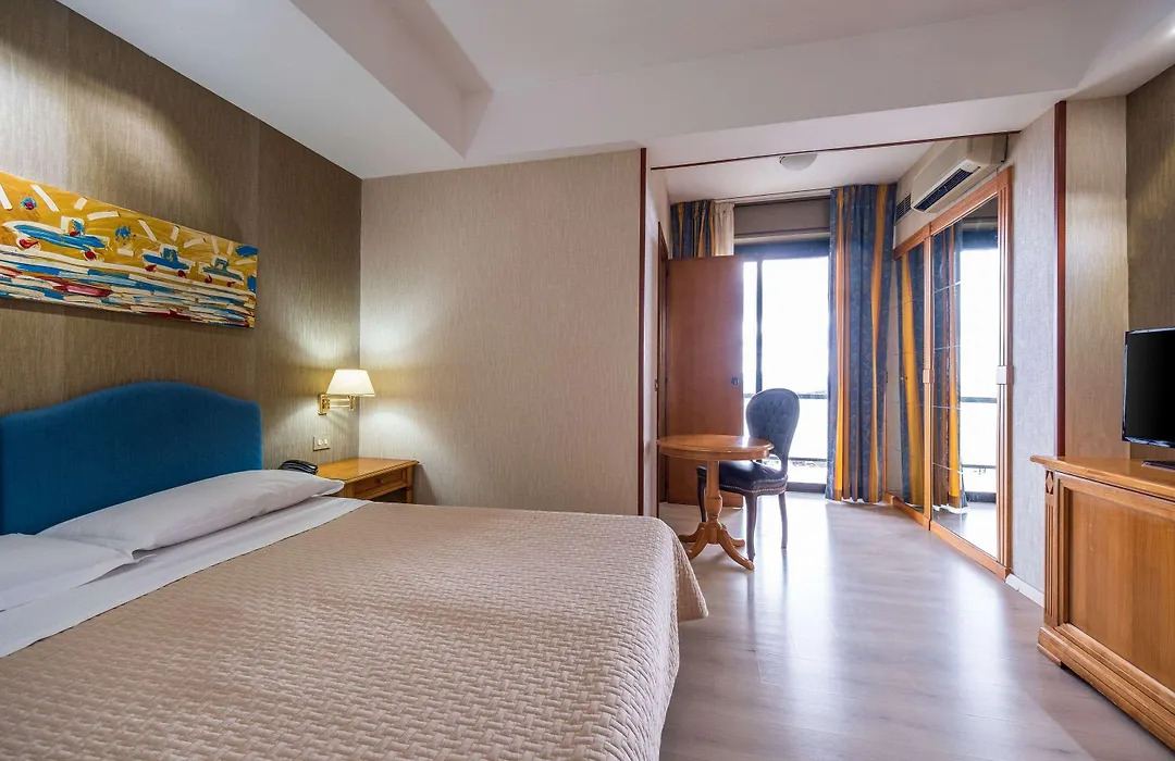 Quality Hotel Rouge Et Noir-1
