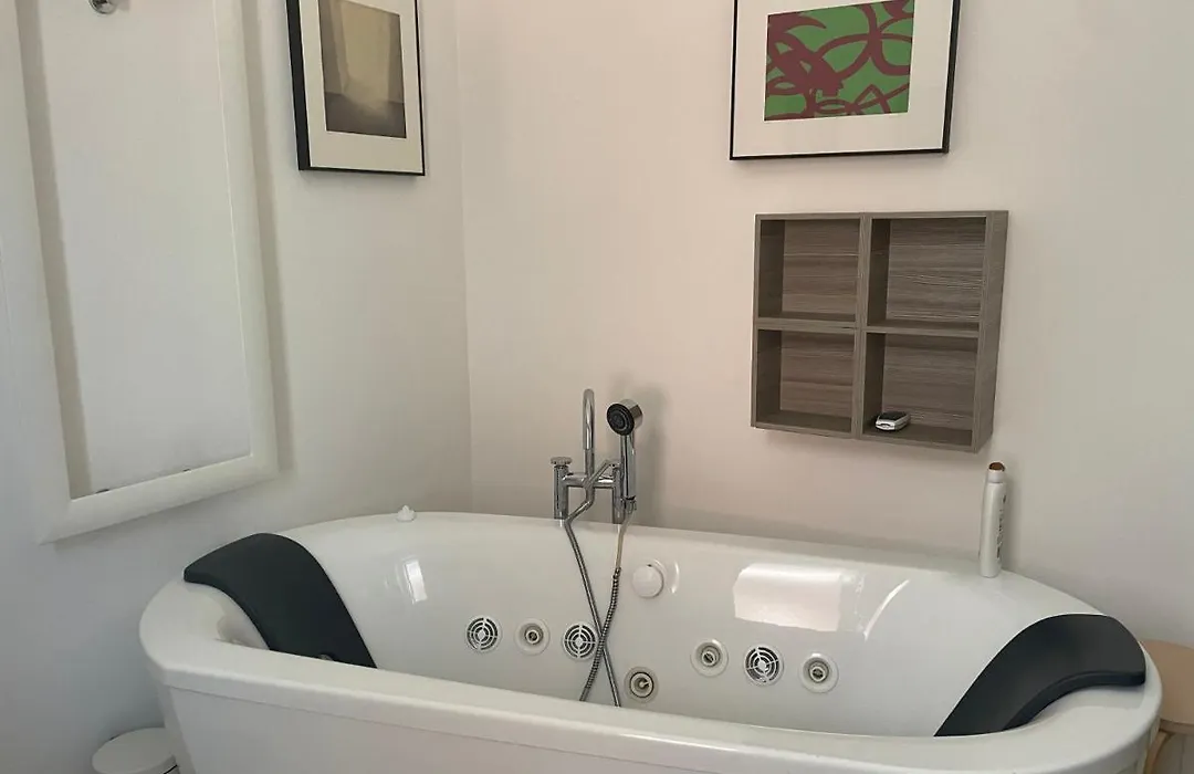 Florenzia Room-1