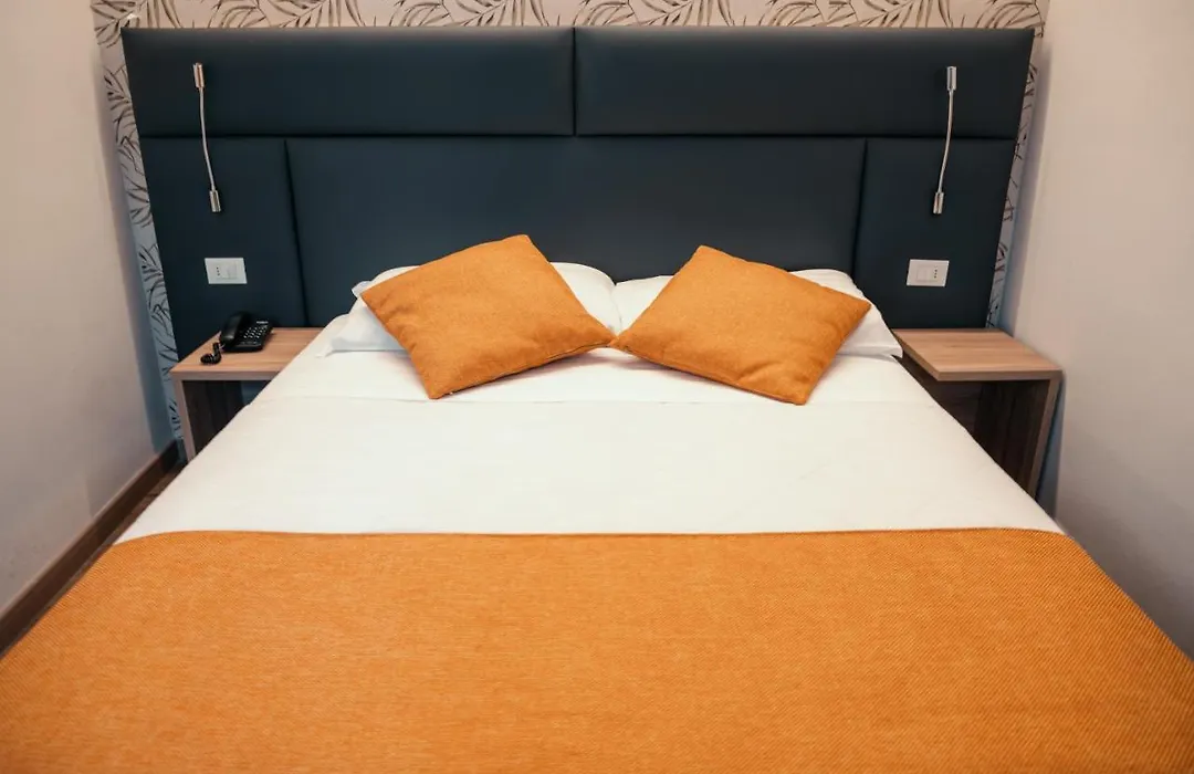 Bike Hotel Touring Gardone Riviera & Wellness-1