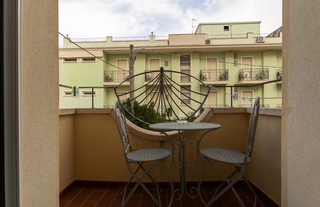 Hotel River Fronte Mare Con Piscina-1