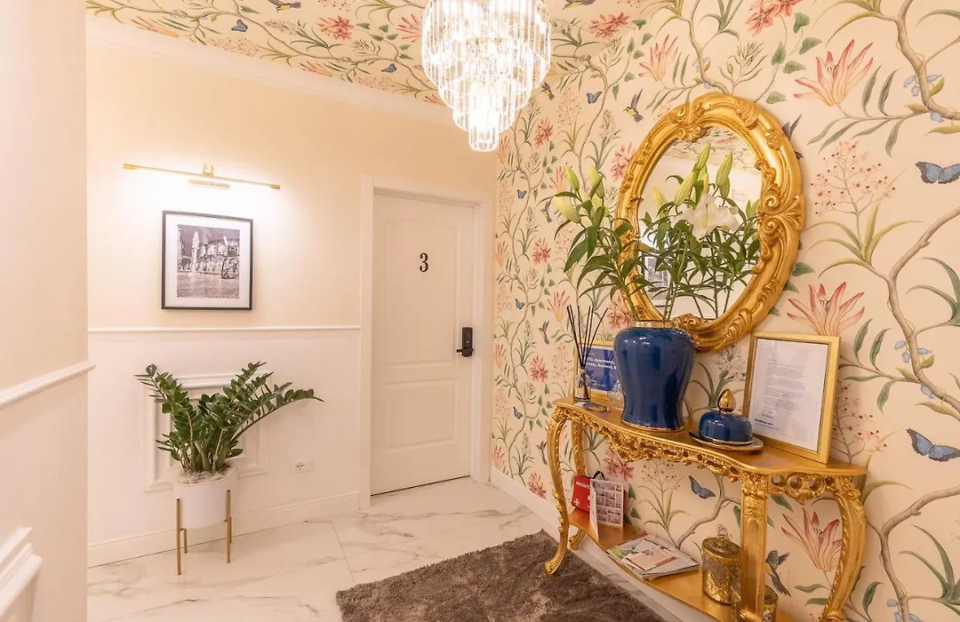 Crys: Rooms, Holiday, Business-1