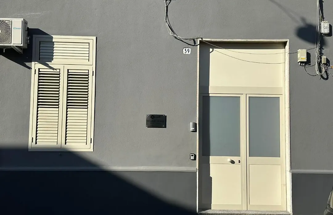 Holiday House Fifteen-1