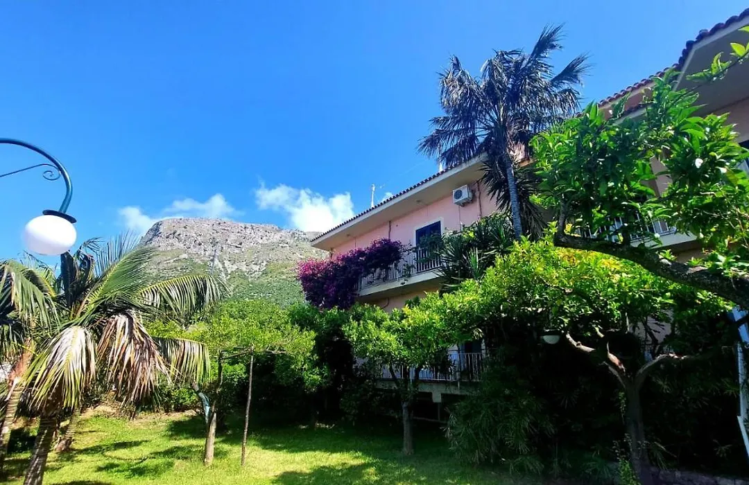 Hotel Villa Degli Aranci-1