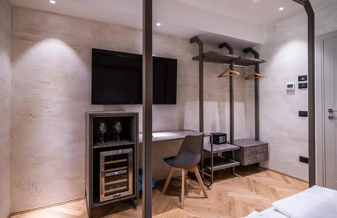 Sea Garden Apartments & Rooms-1