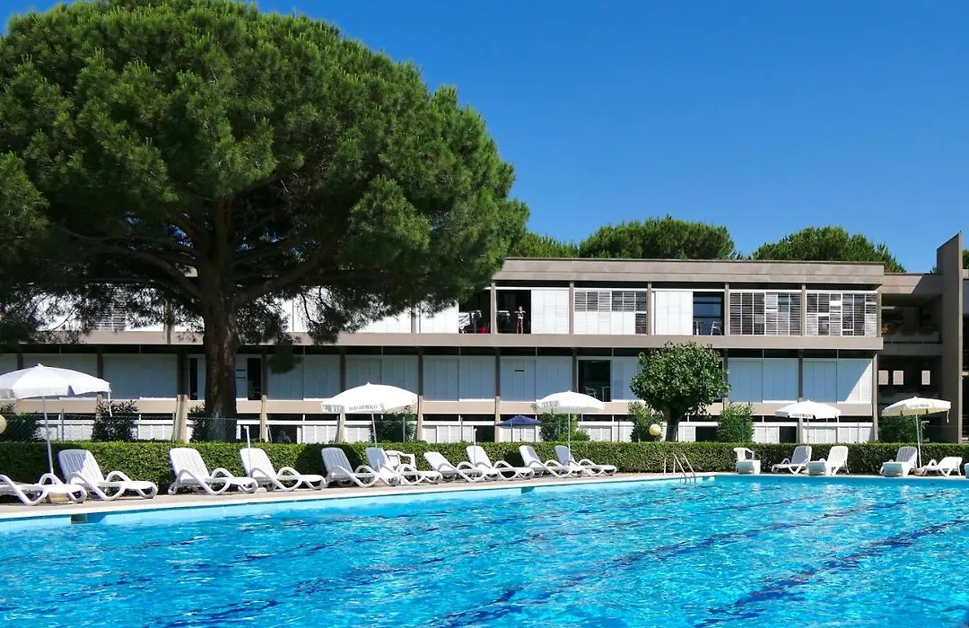 Apartment 3 Beds In Residence With Swimming-Pool Bed And Bath Linen Included-1