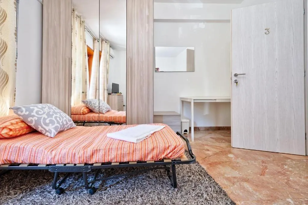 Venice City Residence - With Private Room & Bathroom, Ac & Tv-1