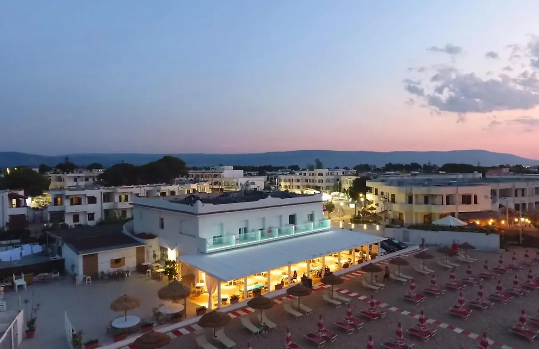 Albergo Diomedee Rooms On The Beach-1