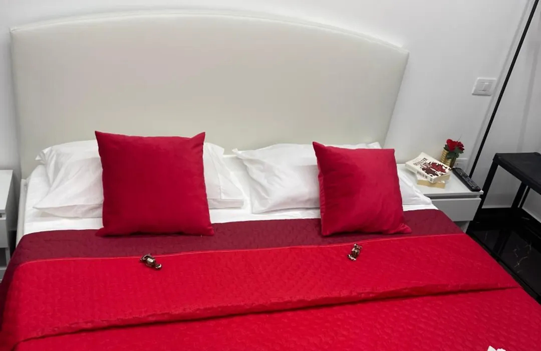 Lux House Naples Airport-1