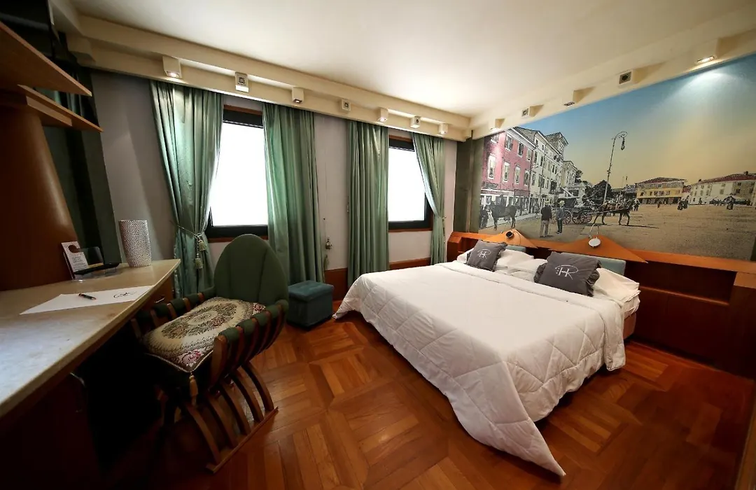 Hr Hotel-1