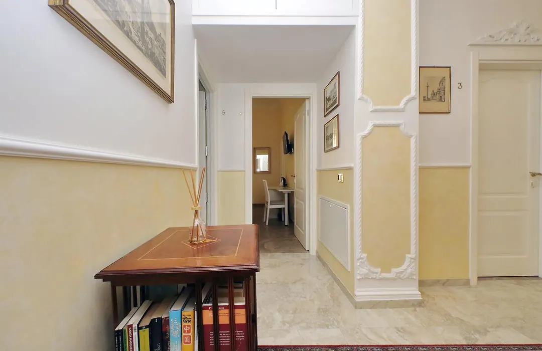 Fancy Guesthouse Vatican-1