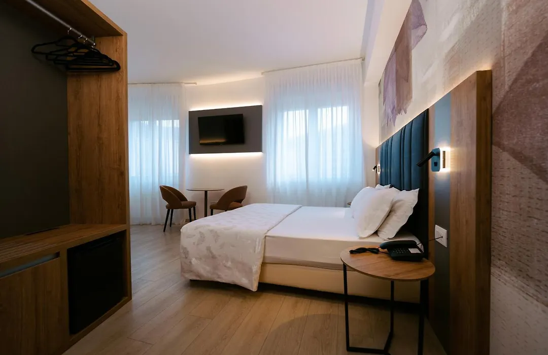 Hotel Everest-1