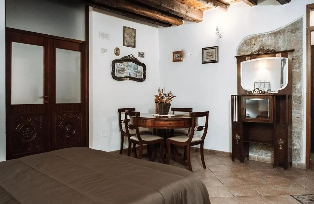 Filippo'S Holiday House-1