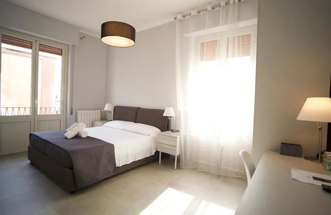 Donna Franca Rooms And Suite-1