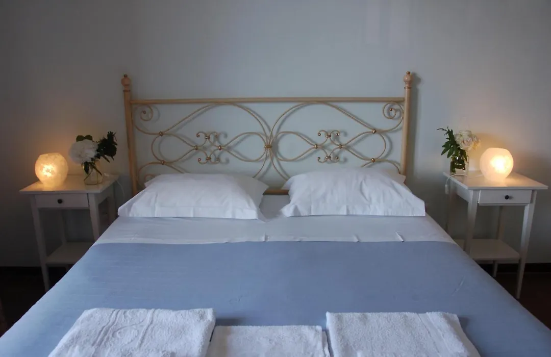 B&B Cherry En Rose-1