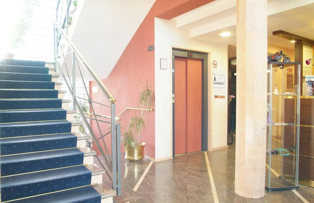 Hotel Maxim-1