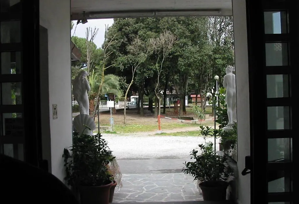 Hotel Daisy-1