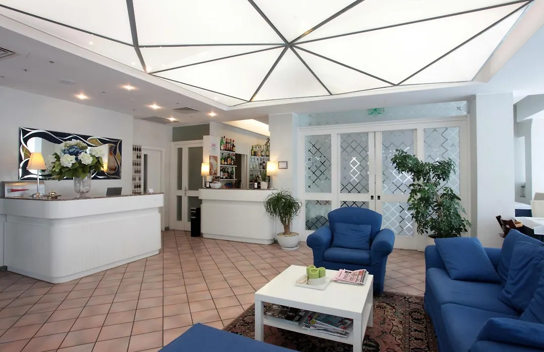 Family Hotel Antibes -50m dal mare --1