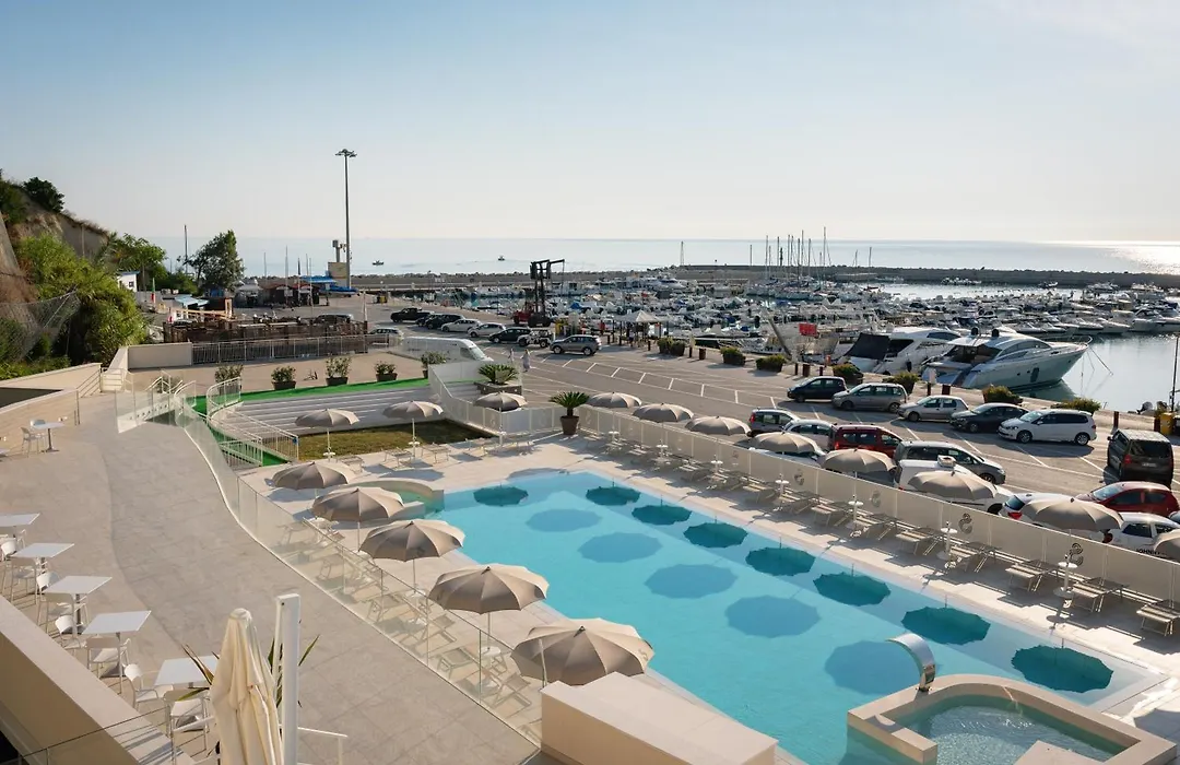 Hotel Scogliera-1