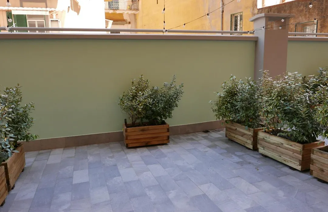 Re Lazzarone Suite-1