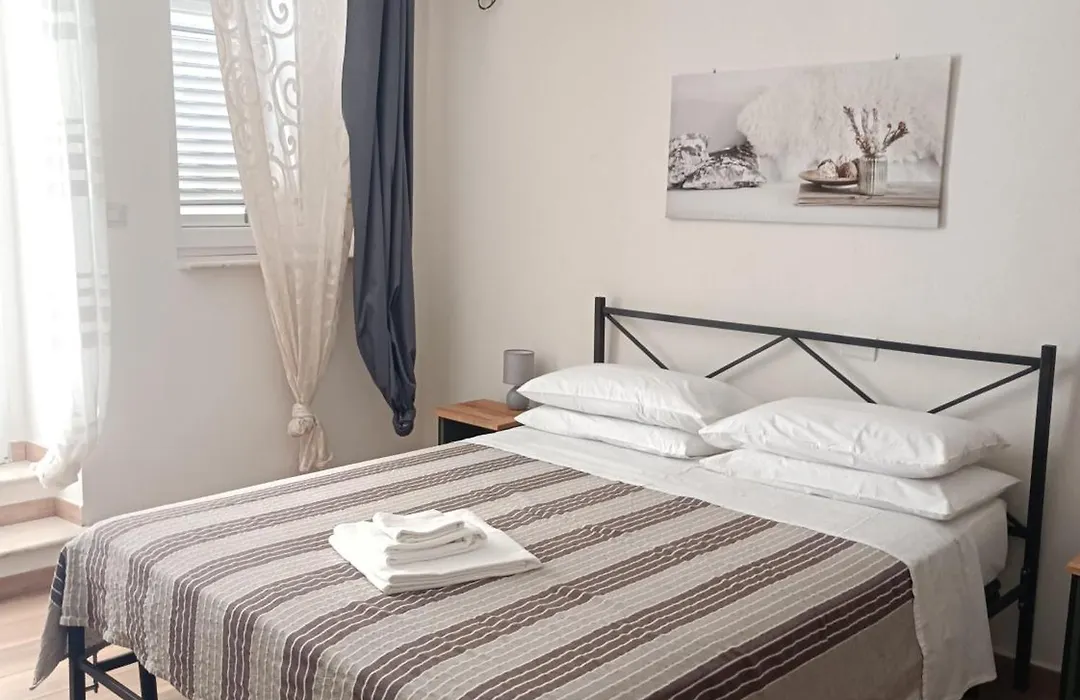 La Jacaranda Rooms-1