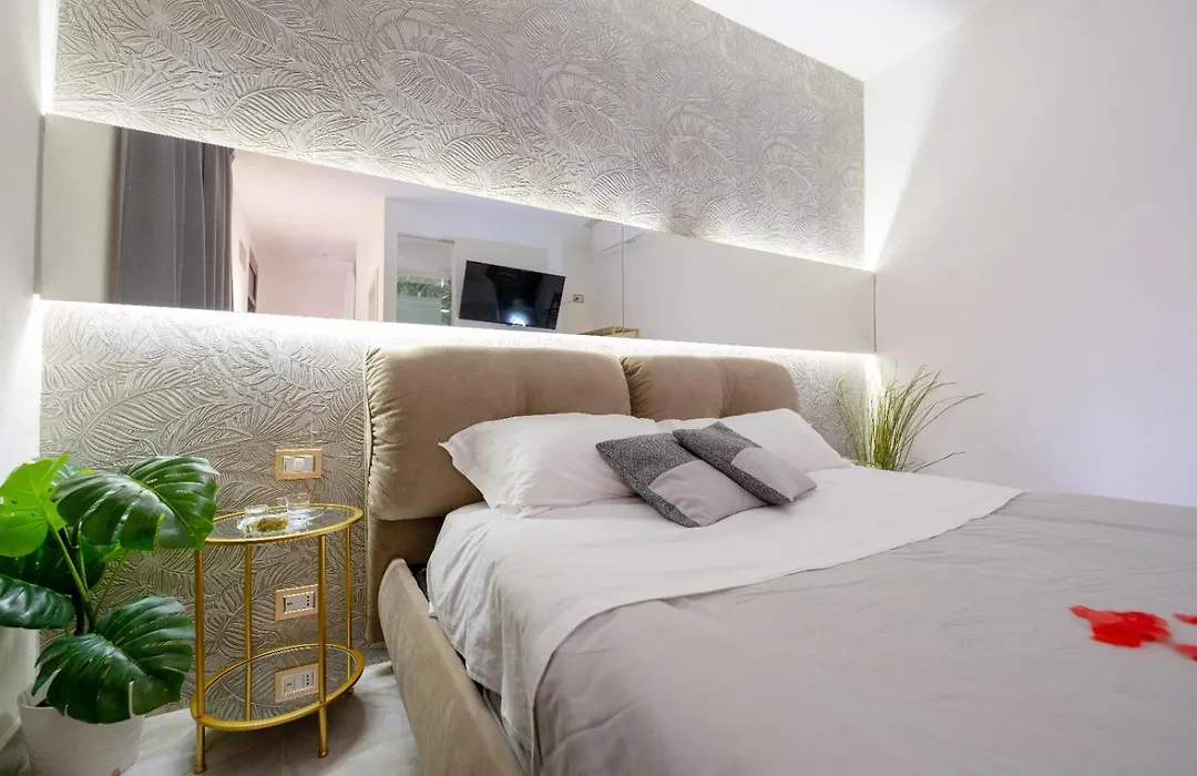 Etnea 208 Luxury Jacuzzi Suite Catania-1