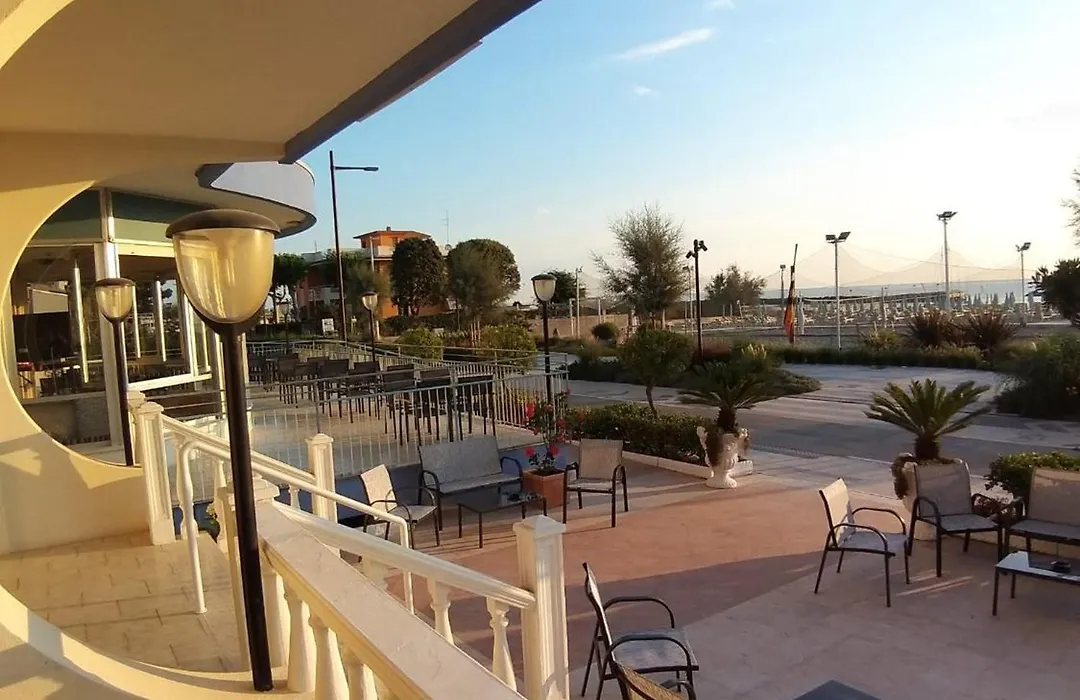Hotel Ideal-1