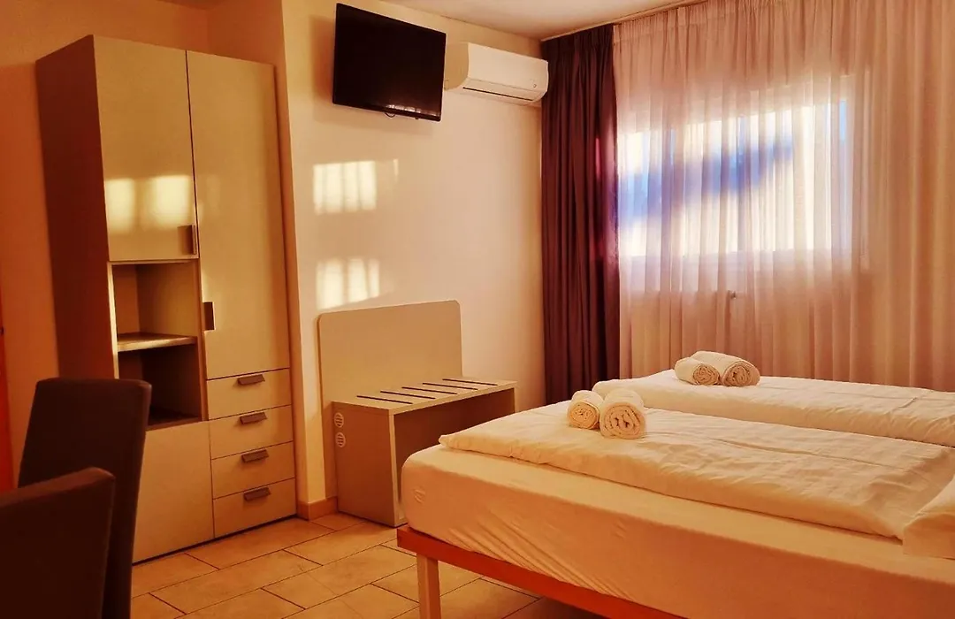 B&B Maya-1