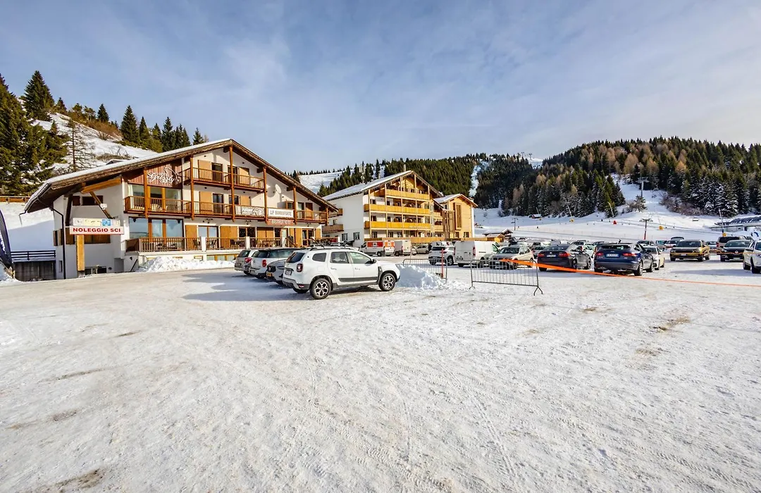 Hotel Grizzly "Ski-In Ski-Out"-1