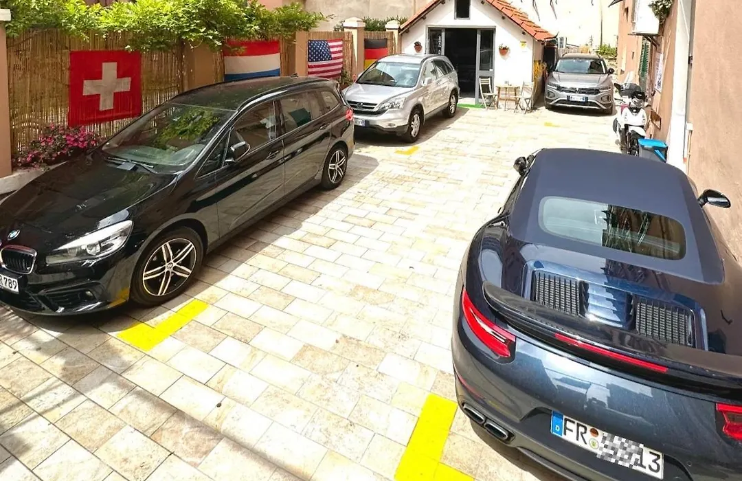 Guest House Virginia'S Rooms-Private Free Parking And Top Carignano District-1