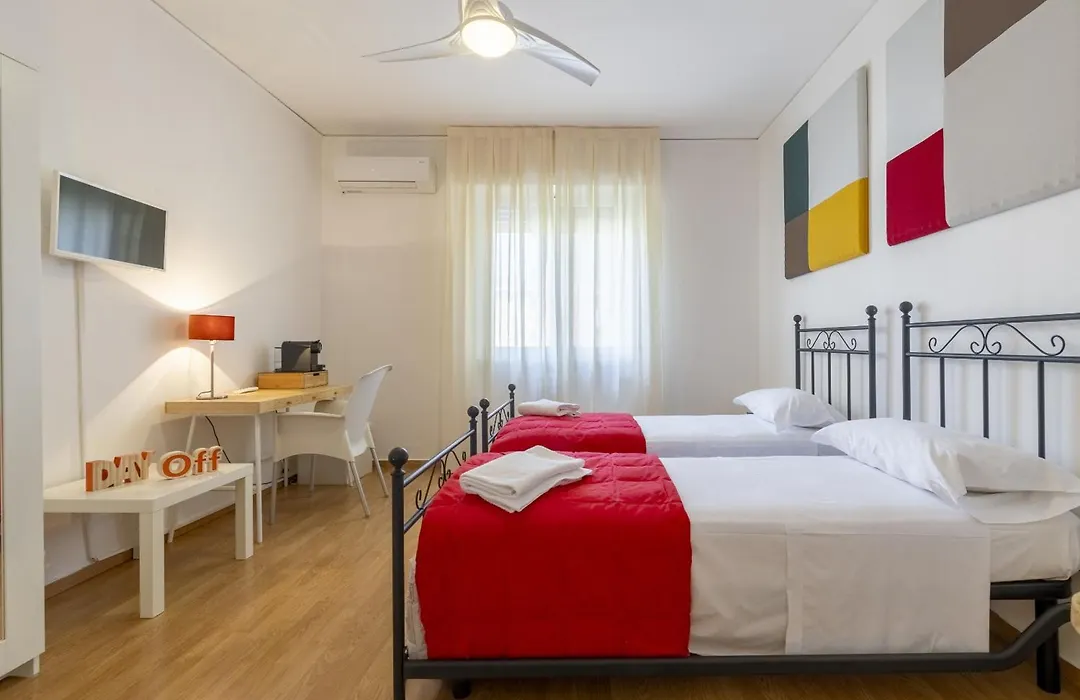 Maricla Boutique Rooms With Balcony & Free Parking-1