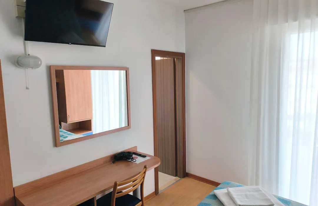 Hotel Midi-1