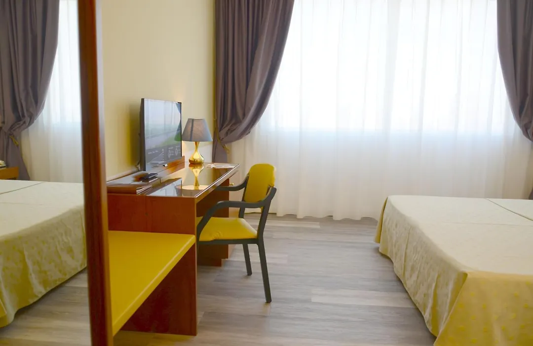 Hotel Krystal-1