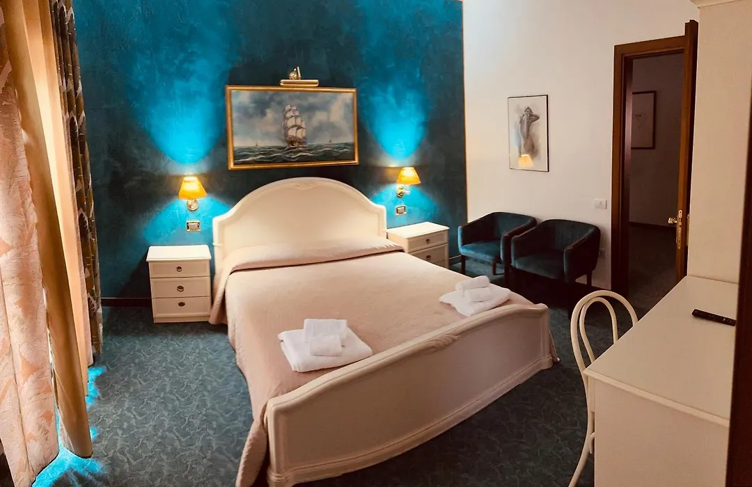 Hotel Rey'S-1