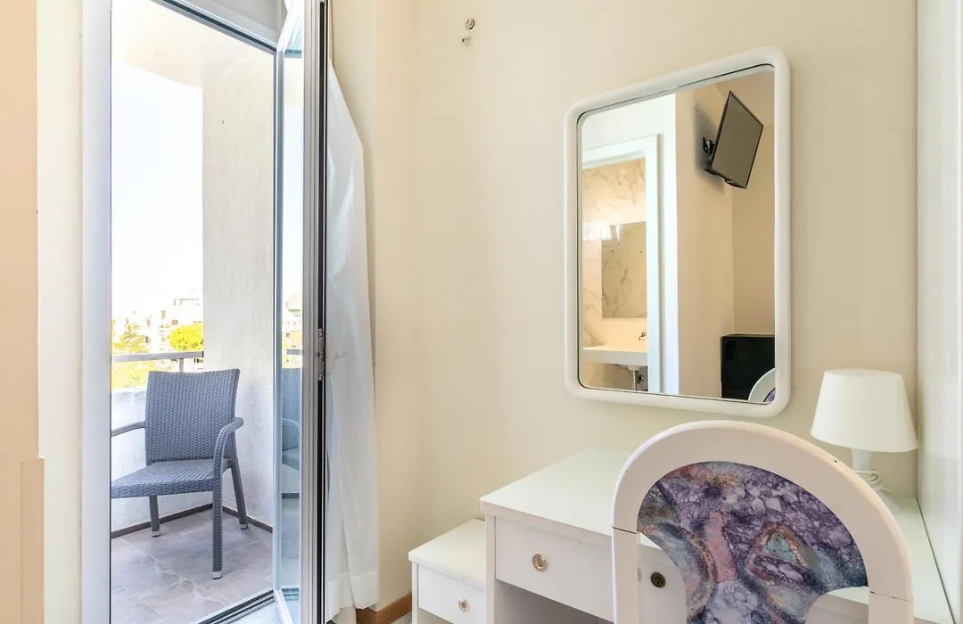 Hotel Consuelo-1